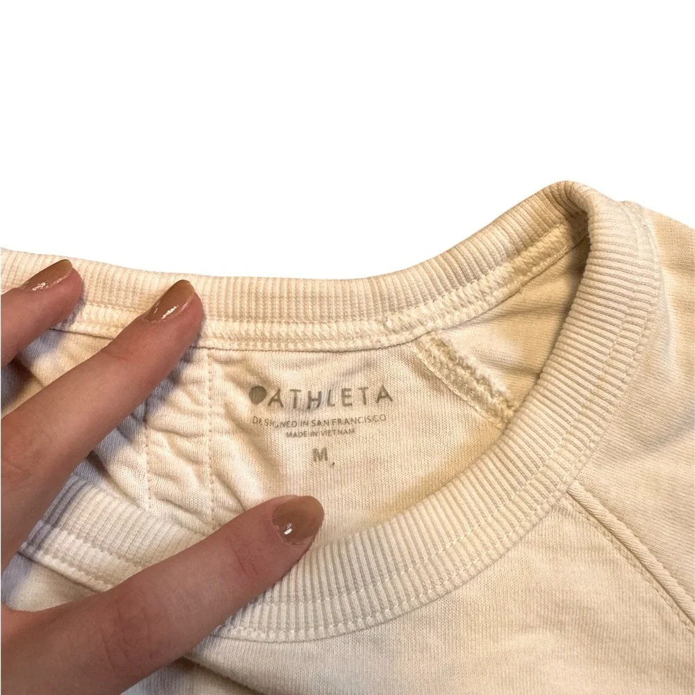 ATHLETA Women’s Size Medium White Loose Semi-Cropped Workout Top - Picture 2 of 8